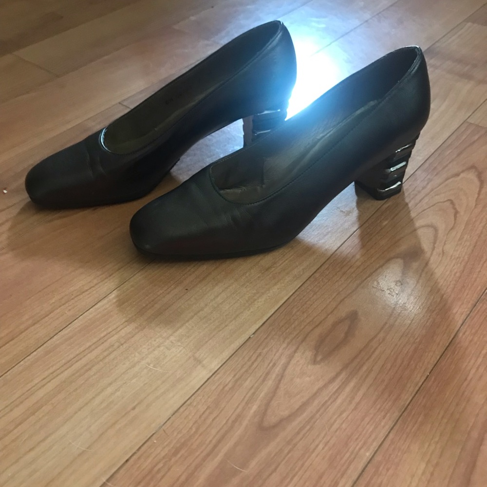 EUC Stuart Weitzman Mary Ann pump
